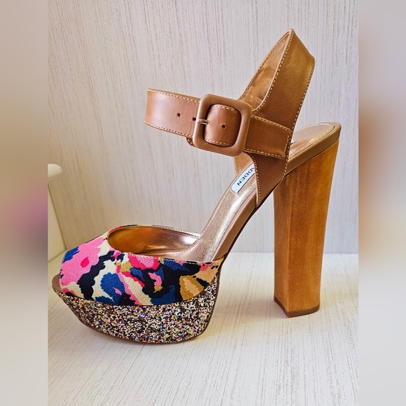 Steve Madden Multi-colored Glitter Shoe with Wooden Heel. Size 9 - Picture 2 of 2